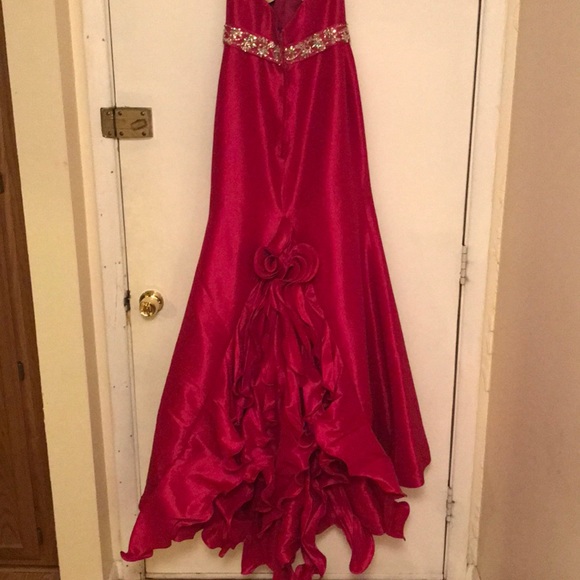 Gown - Picture 5 of 6